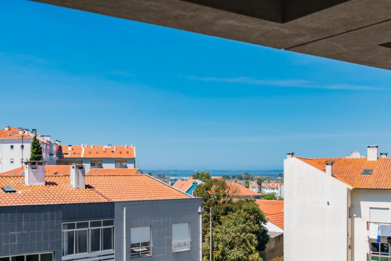 Mira-ria - Em Bairro Calmo E Aveiro